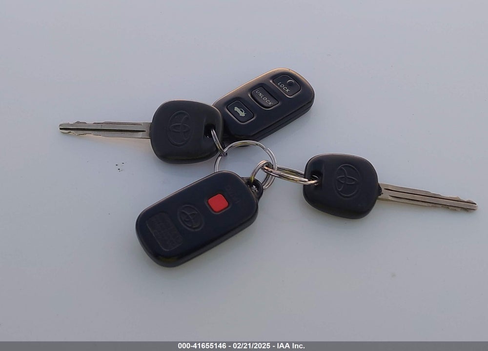 2002 TOYOTA CAMRY XLE VIN: JTDBE30K020080271