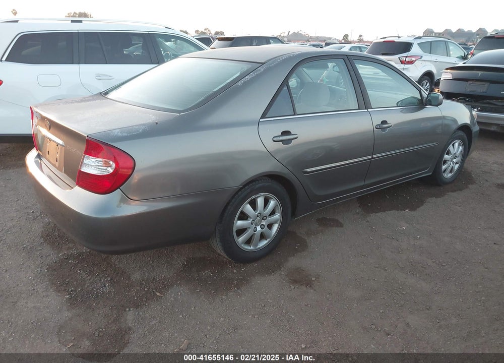 2002 TOYOTA CAMRY XLE VIN: JTDBE30K020080271