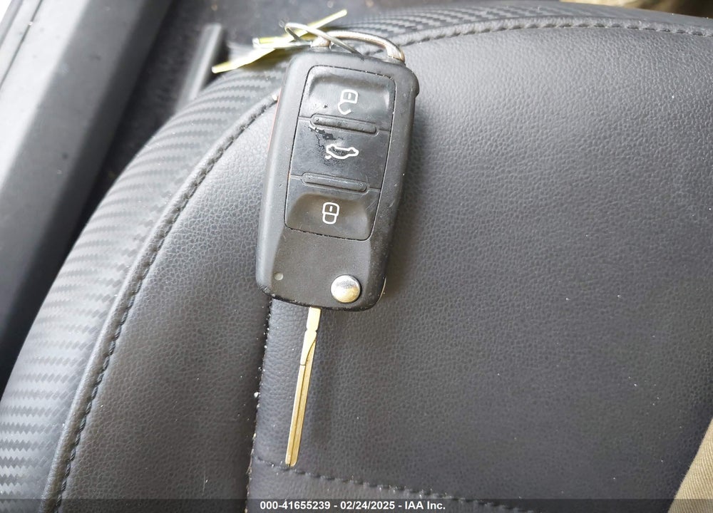 2014 VOLKSWAGEN BEETLE VIN: 3VWJL7AT0EM659291