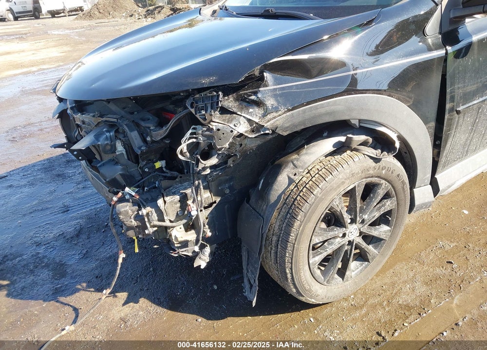 2018 TOYOTA RAV4 VIN: 2T3RFREV3JW733705
