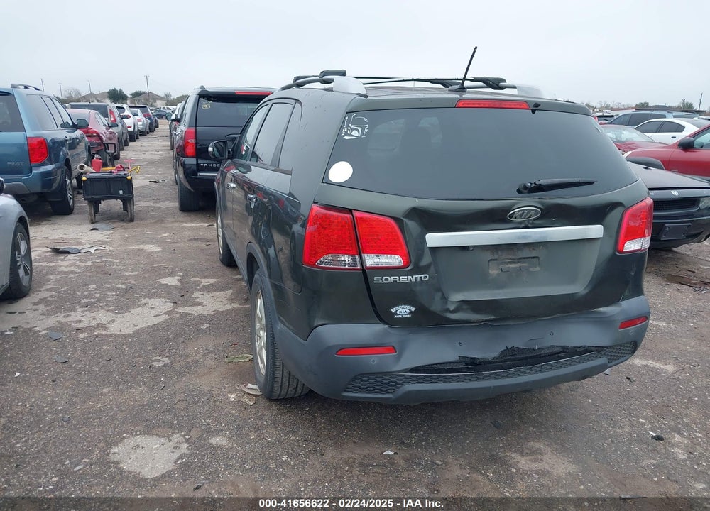 2011 KIA SORENTO VIN: 5XYKT4A16BG140369