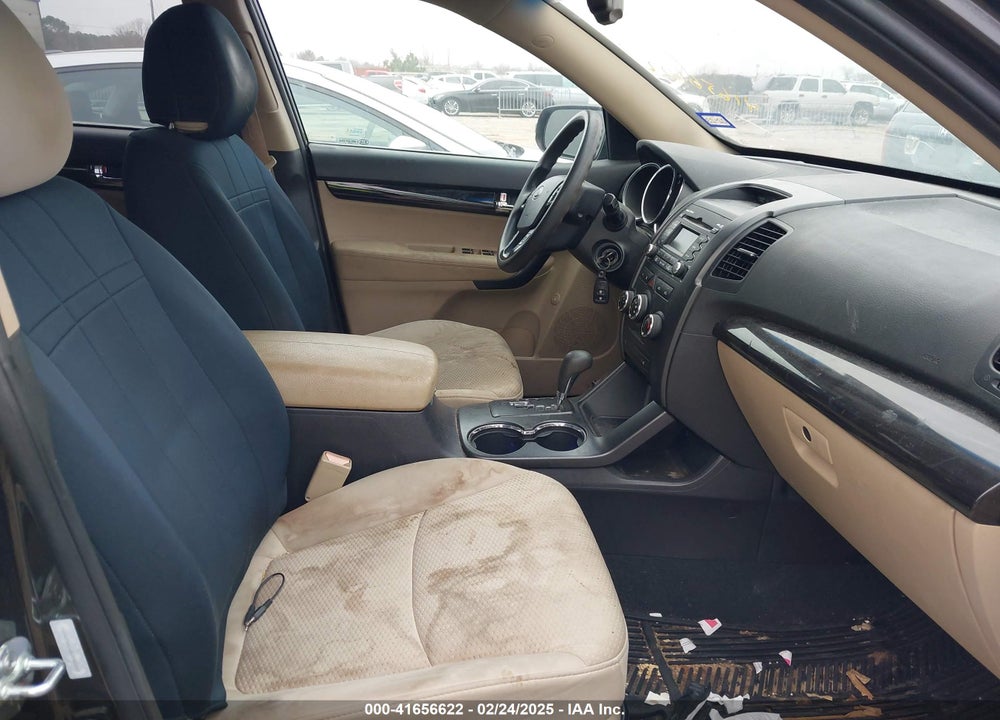 2011 KIA SORENTO VIN: 5XYKT4A16BG140369