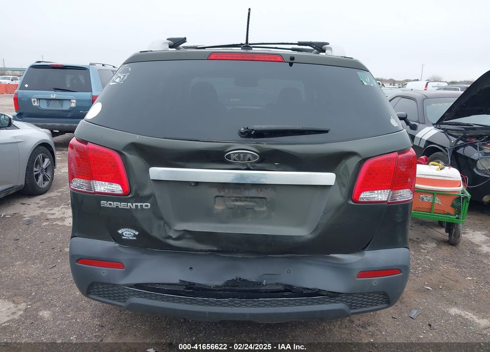 2011 KIA SORENTO VIN: 5XYKT4A16BG140369