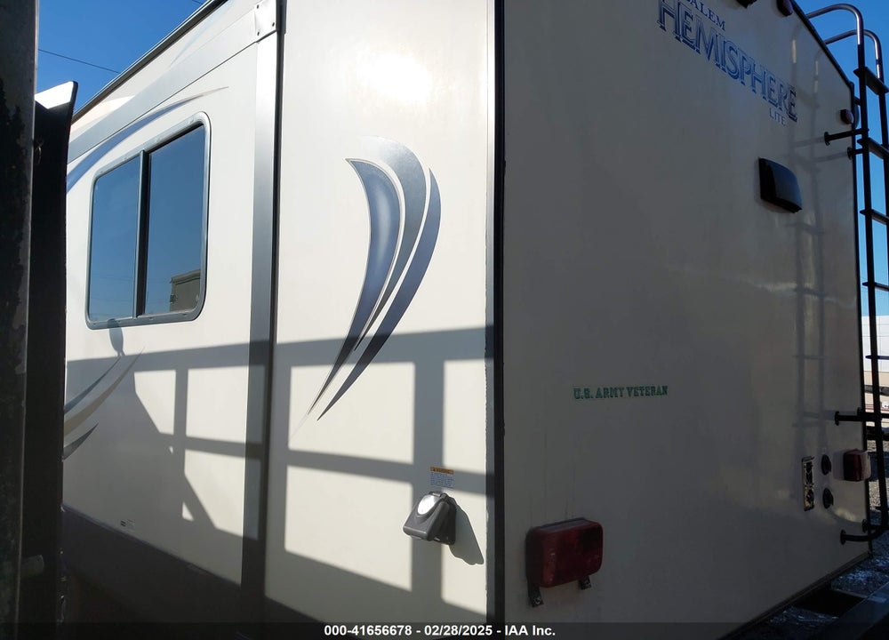 2018 FOREST RIVER SALEM HEMISPHERE LITE 282R VIN: 4X4TSBD2XJU082323