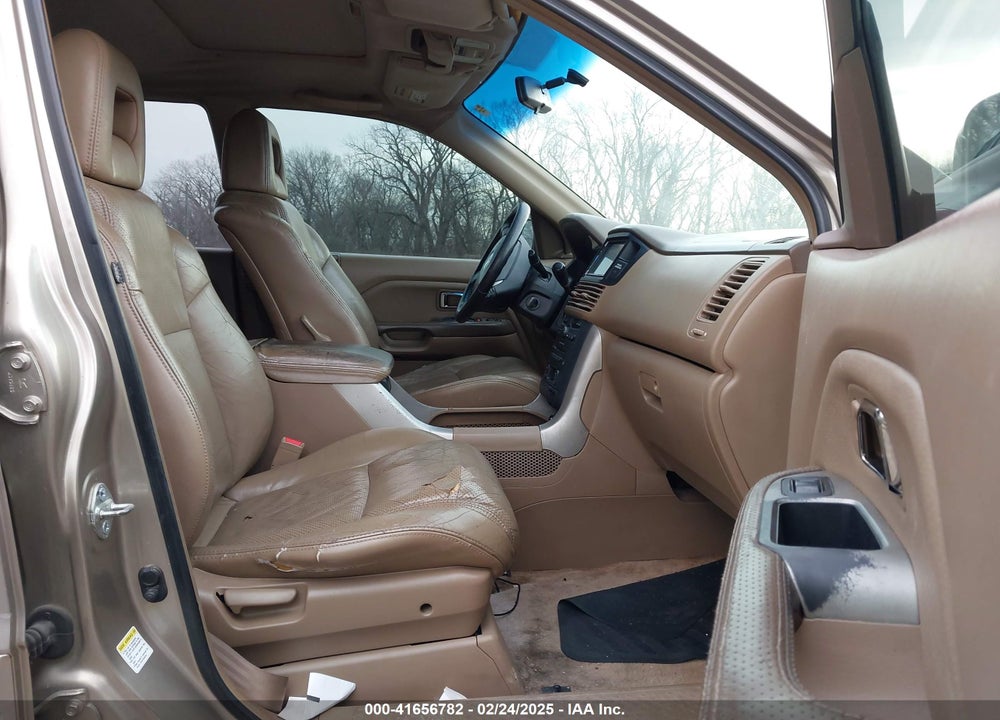 2005 HONDA PILOT EX-L VIN: 5FNYF18505B040059
