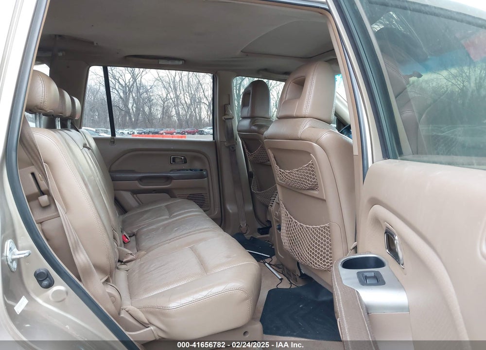 2005 HONDA PILOT EX-L VIN: 5FNYF18505B040059