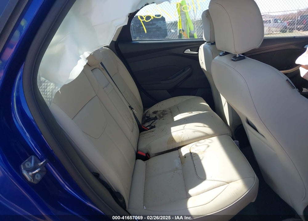 2015 FORD FOCUS VIN: 1FADP3J21FL201000