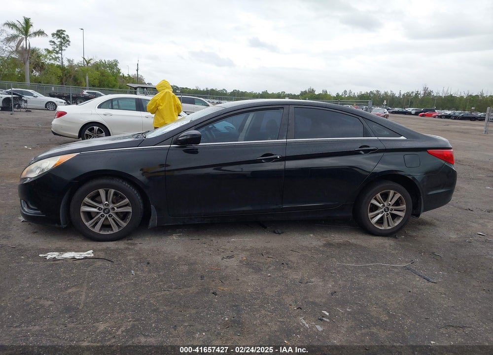 2013 HYUNDAI SONATA VIN: 5NPEB4AC1DH688664