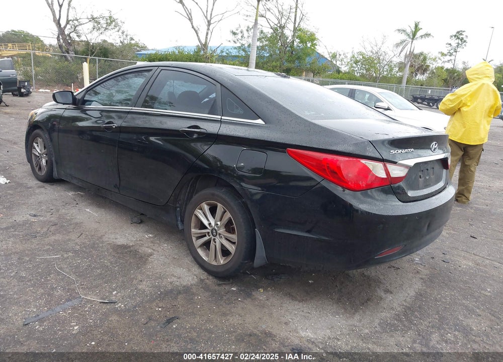 2013 HYUNDAI SONATA VIN: 5NPEB4AC1DH688664