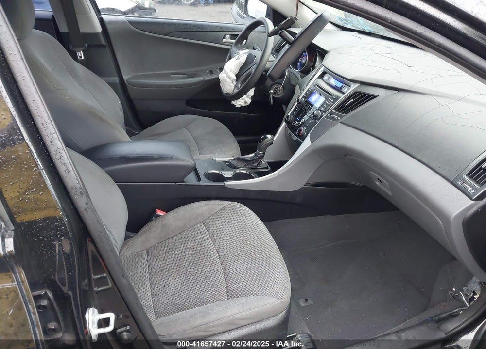 2013 HYUNDAI SONATA VIN: 5NPEB4AC1DH688664