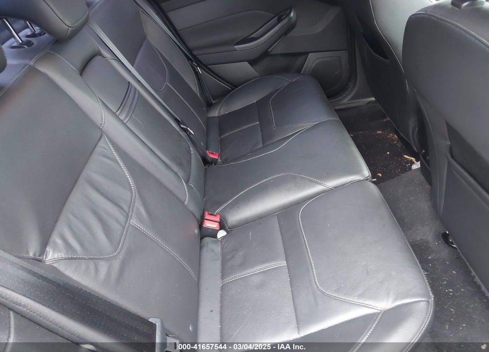 2016 FORD FOCUS VIN: 1FADP3F24GL406031