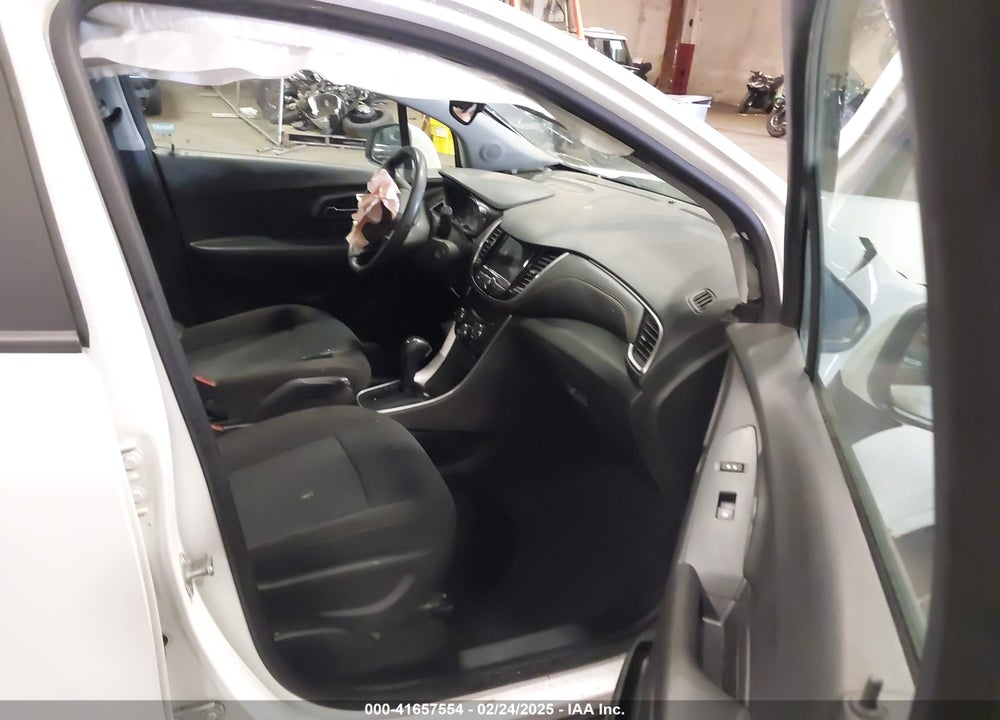2020 CHEVROLET TRAX AWD LS VIN: KL7CJNSB8LB057381