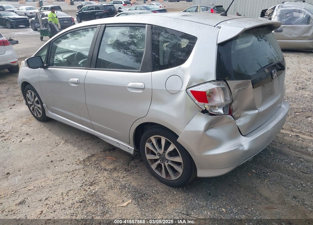 2013 HONDA FIT VIN: JHMGE8H59DC003027