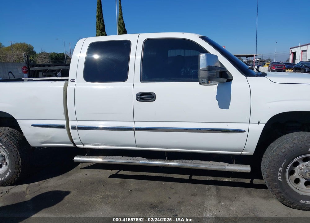 2000 GMC SIERRA 1500 VIN: 1GTEC19T7YZ241853