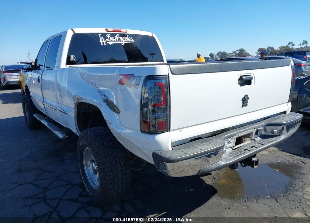 2000 GMC SIERRA 1500 VIN: 1GTEC19T7YZ241853