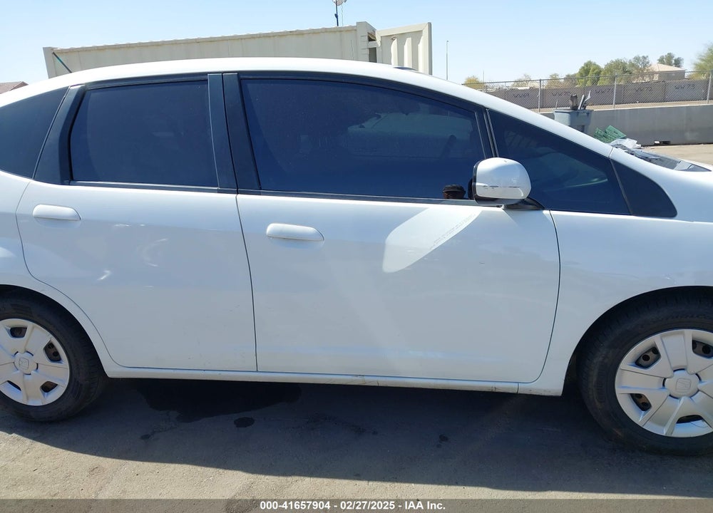 2013 HONDA FIT VIN: JHMGE8H34DC065367