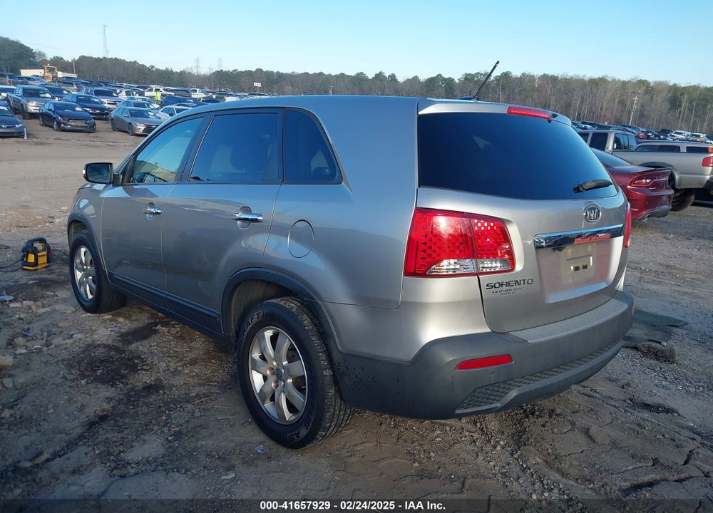 2013 KIA SORENTO LX VIN: 5XYKT3A13DG407271