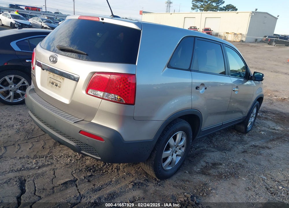 2013 KIA SORENTO LX VIN: 5XYKT3A13DG407271
