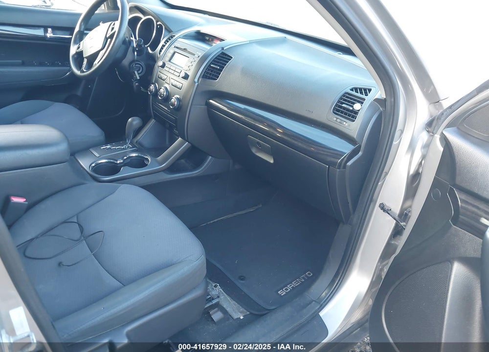 2013 KIA SORENTO LX VIN: 5XYKT3A13DG407271