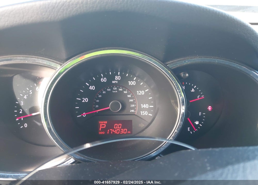 2013 KIA SORENTO LX VIN: 5XYKT3A13DG407271