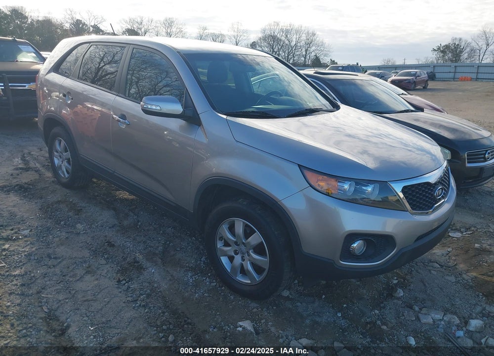 2013 KIA SORENTO LX VIN: 5XYKT3A13DG407271