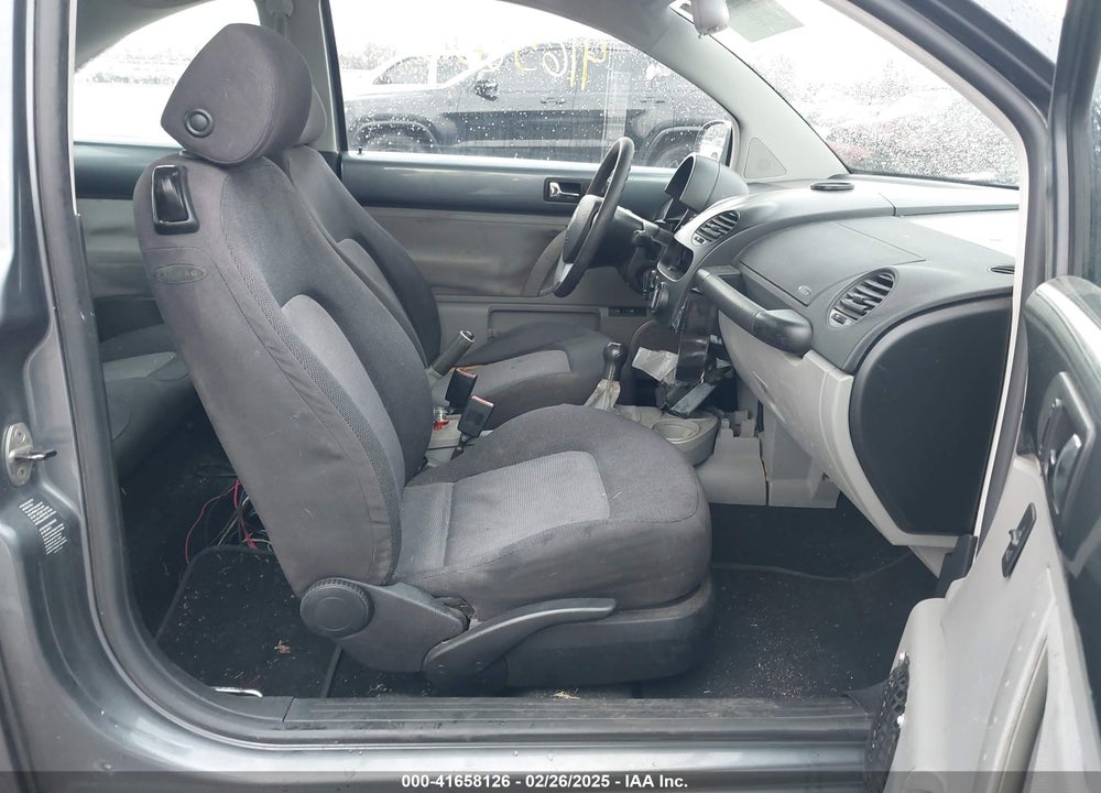 2004 VOLKSWAGEN NEW BEETLE GL VIN: 3VWBK21C34M400724