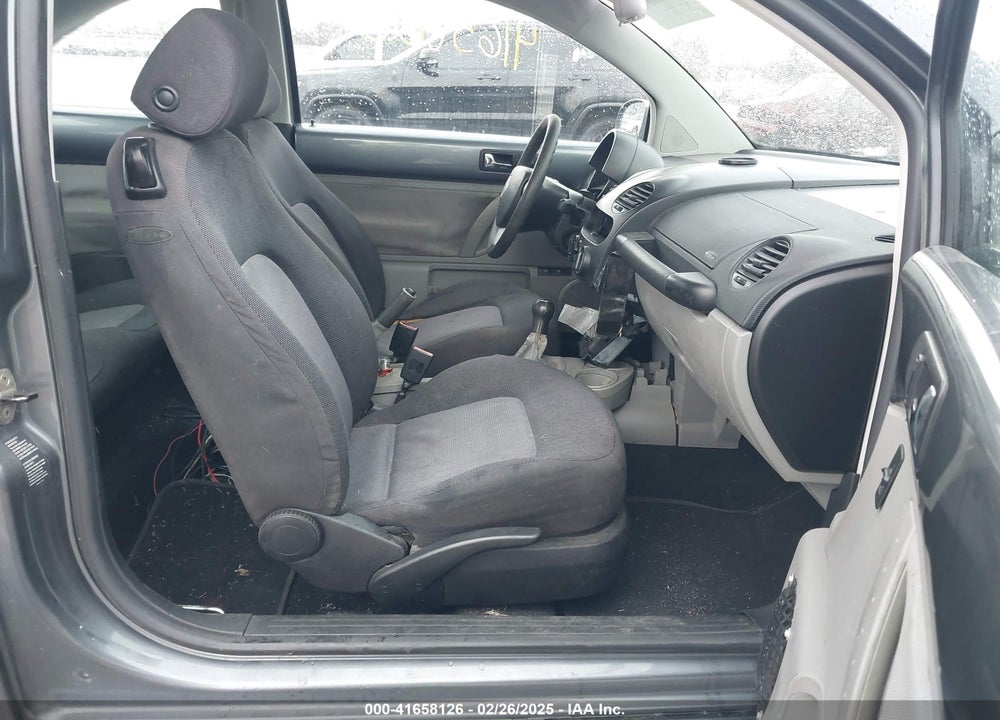2004 VOLKSWAGEN NEW BEETLE GL VIN: 3VWBK21C34M400724