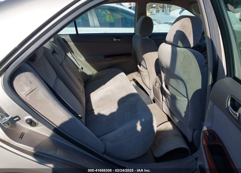 2004 TOYOTA CAMRY XLE VIN: 4T1BE32K14U913497