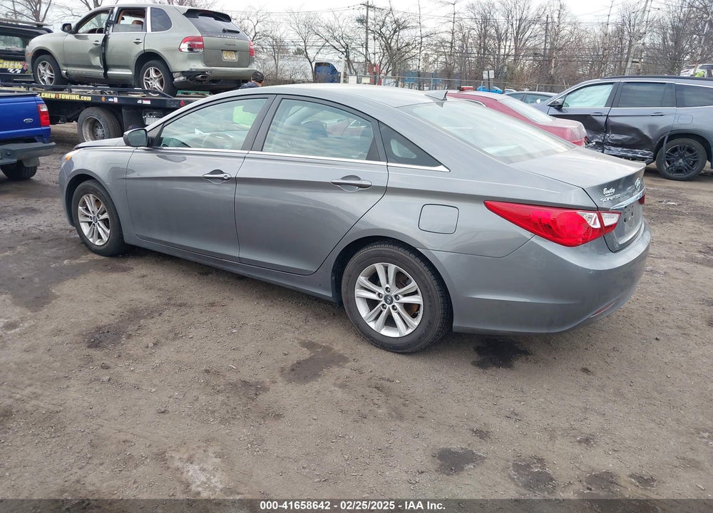 2013 HYUNDAI SONATA VIN: 5NPEB4AC2DH723907