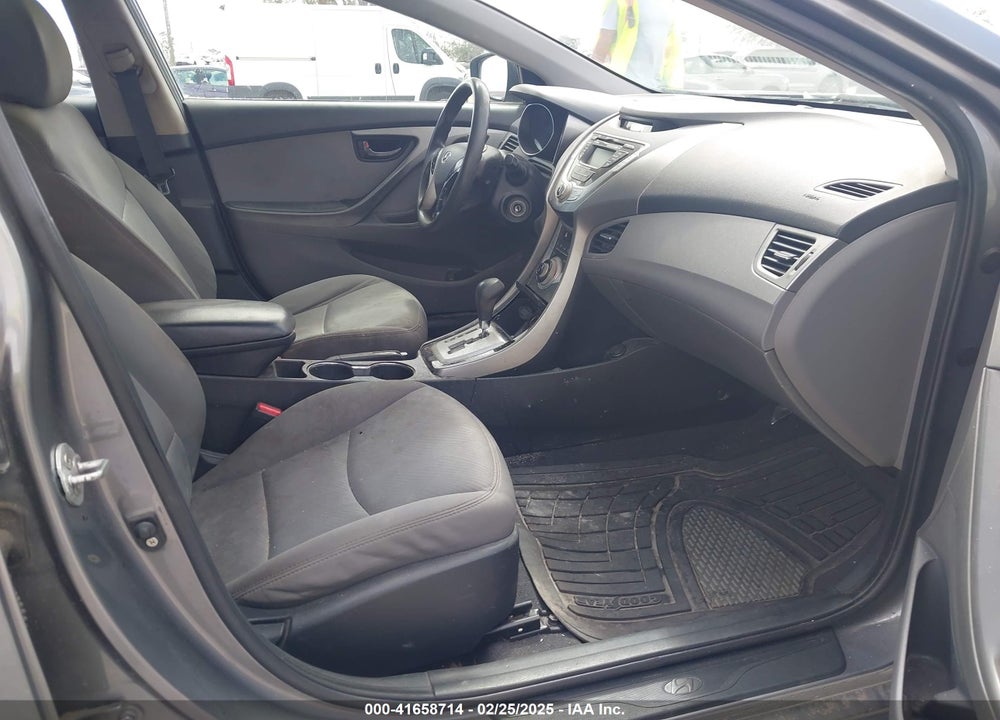 2012 HYUNDAI ELANTRA VIN: 5NPDH4AE3CH077609