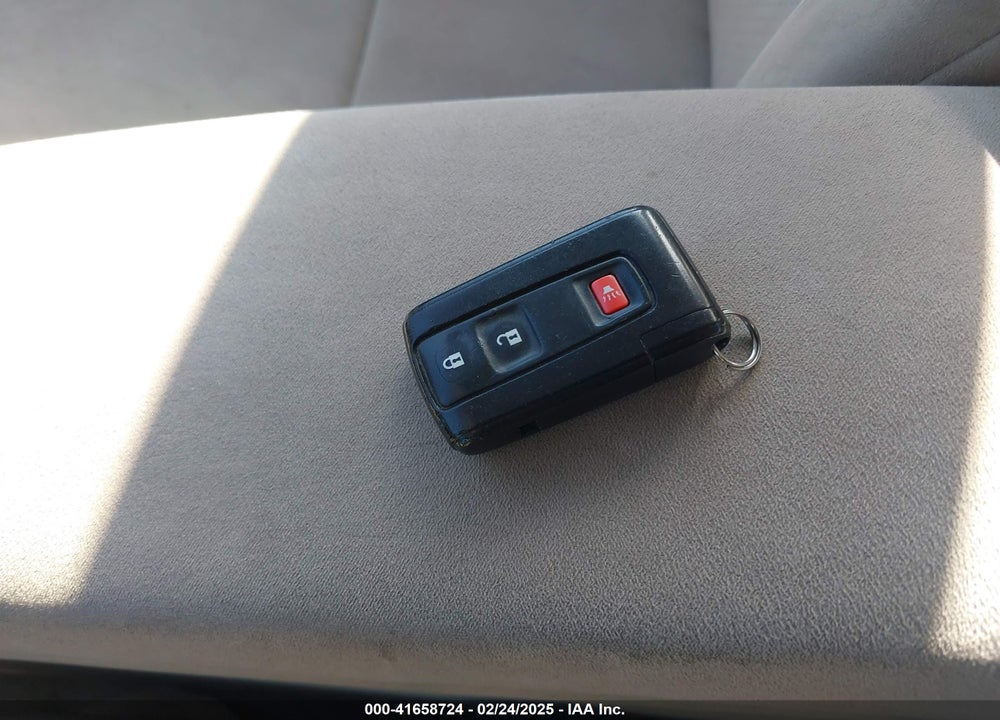2005 TOYOTA PRIUS VIN: JTDKB20U453049001