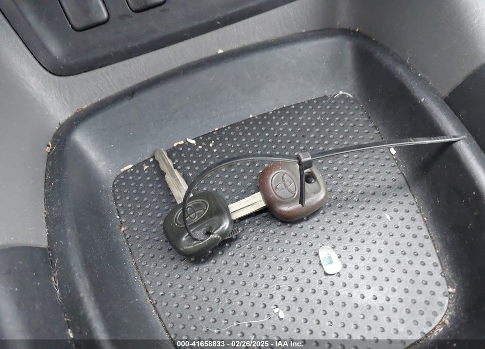 2006 TOYOTA SEQUOIA VIN: 5TDBT44A26S260206