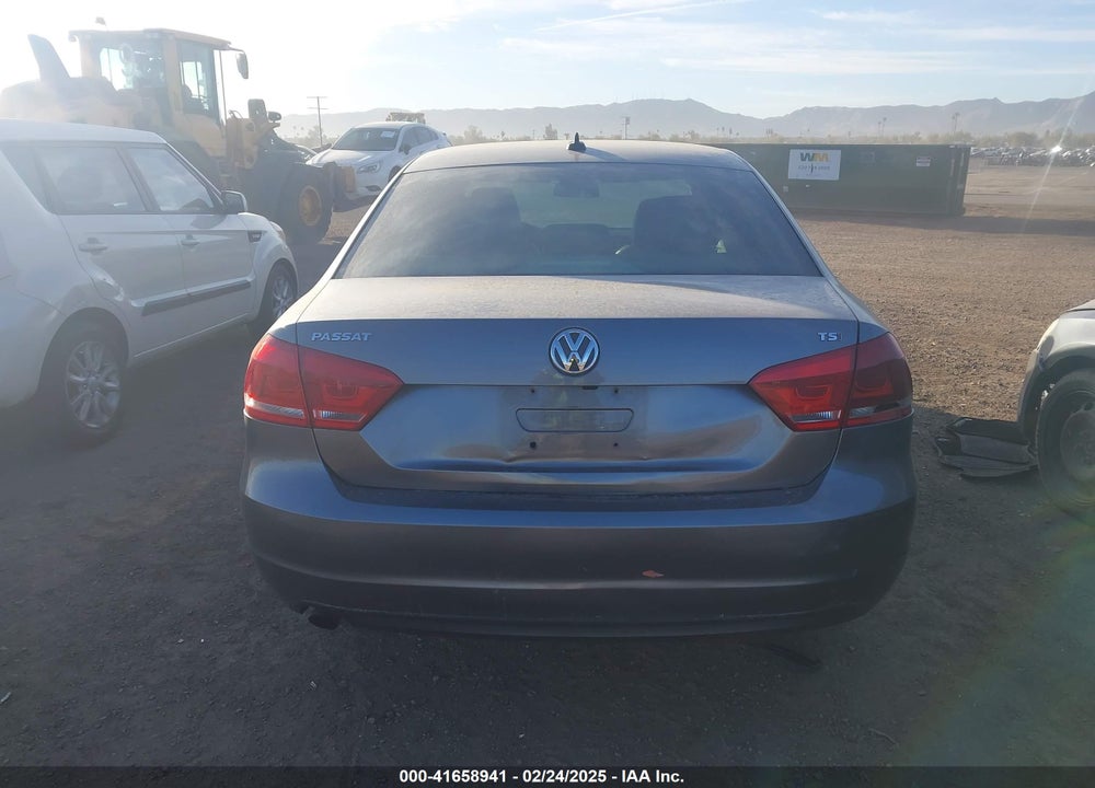 2015 VOLKSWAGEN PASSAT VIN: 1VWAT7A38FC117925