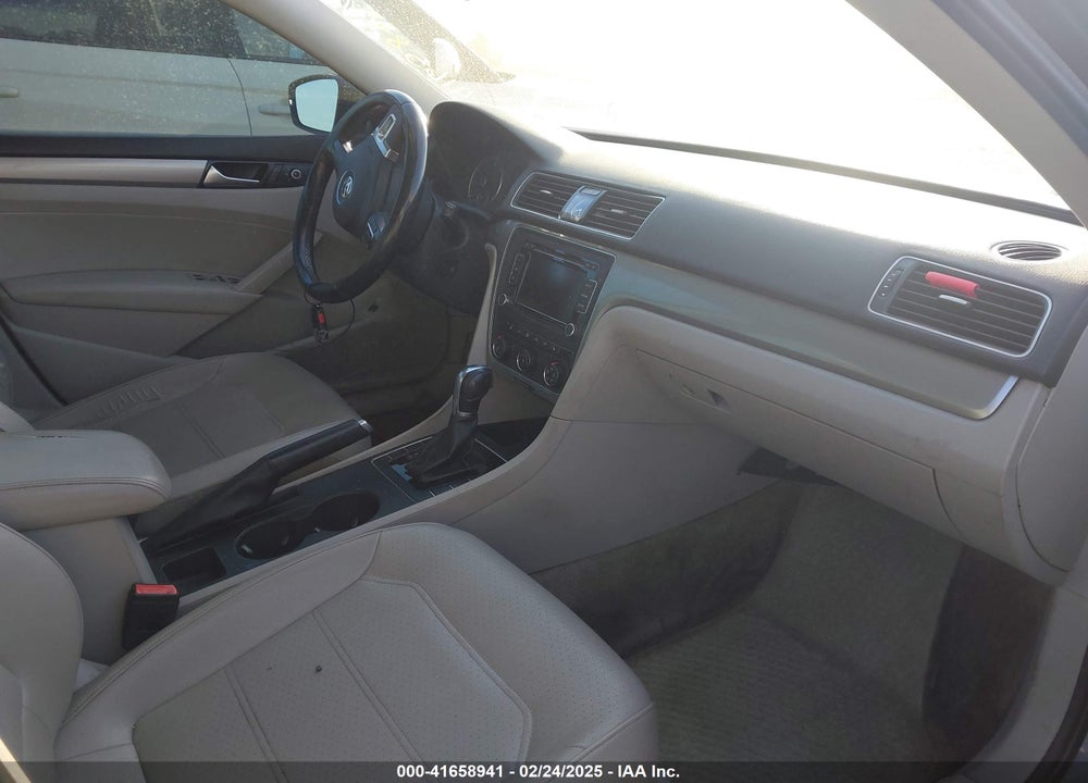 2015 VOLKSWAGEN PASSAT VIN: 1VWAT7A38FC117925