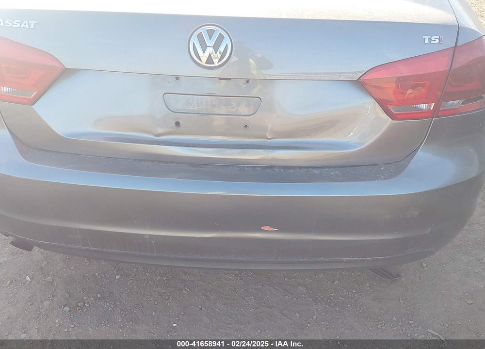 2015 VOLKSWAGEN PASSAT VIN: 1VWAT7A38FC117925