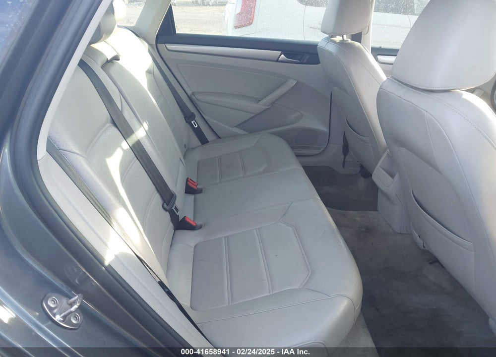 2015 VOLKSWAGEN PASSAT VIN: 1VWAT7A38FC117925
