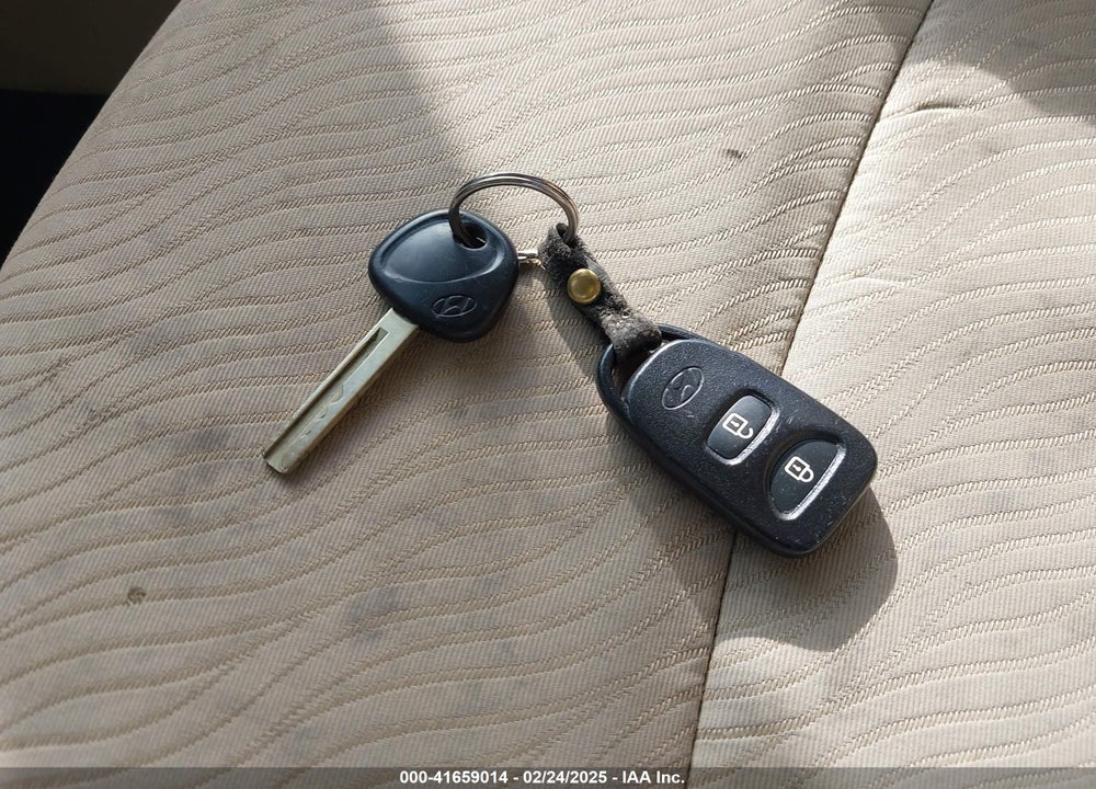 2013 HYUNDAI ACCENT GLS VIN: KMHCU4AE9DU405786