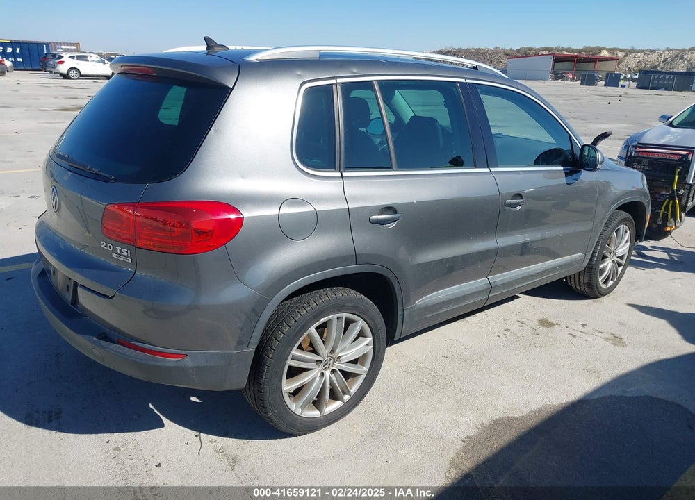 2012 VOLKSWAGEN TIGUAN SE VIN: WVGBV7AX5CW005643