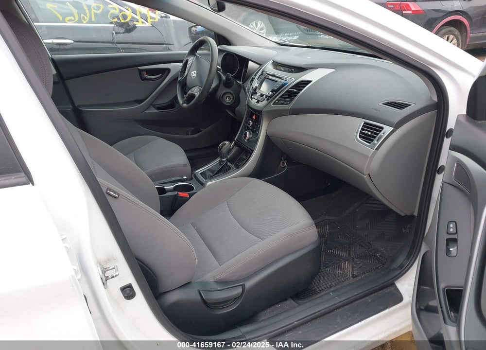 2015 HYUNDAI ELANTRA VIN: 5NPDH4AE6FH558460