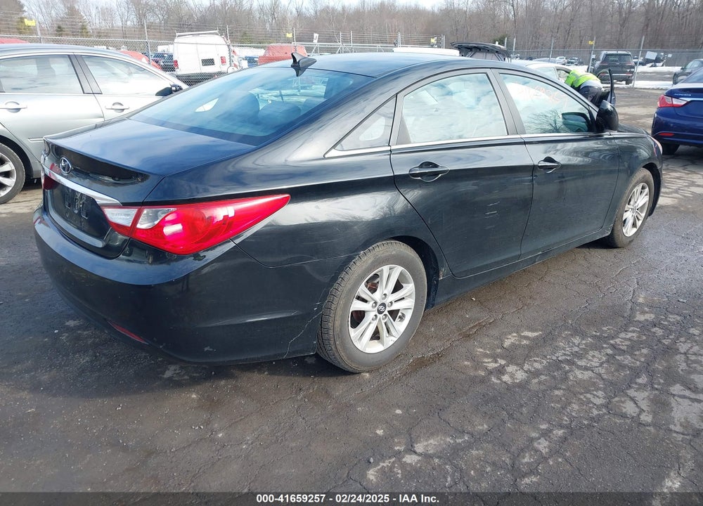 2011 HYUNDAI SONATA VIN: 5NPEB4AC2BH013872