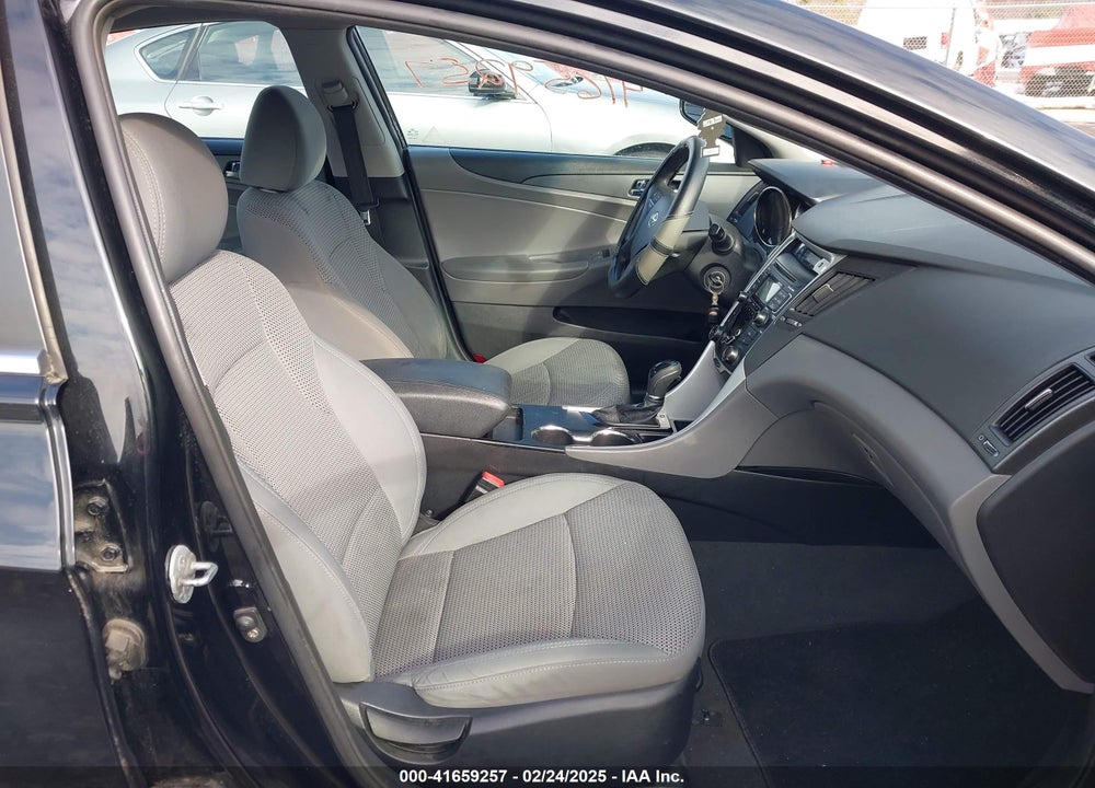 2011 HYUNDAI SONATA VIN: 5NPEB4AC2BH013872
