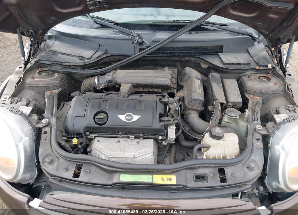 2011 MINI COOPER VIN: WMWSU3C50BTX97225