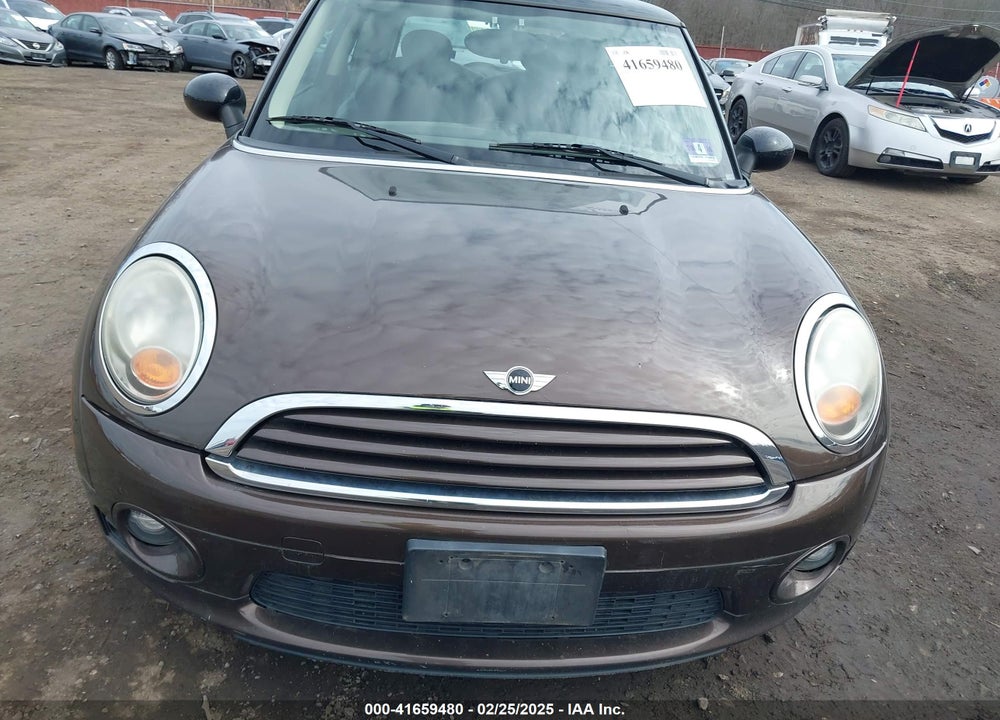 2011 MINI COOPER VIN: WMWSU3C50BTX97225