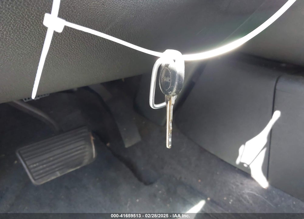 2007 GMC YUKON VIN: 1GKFC13047J120430