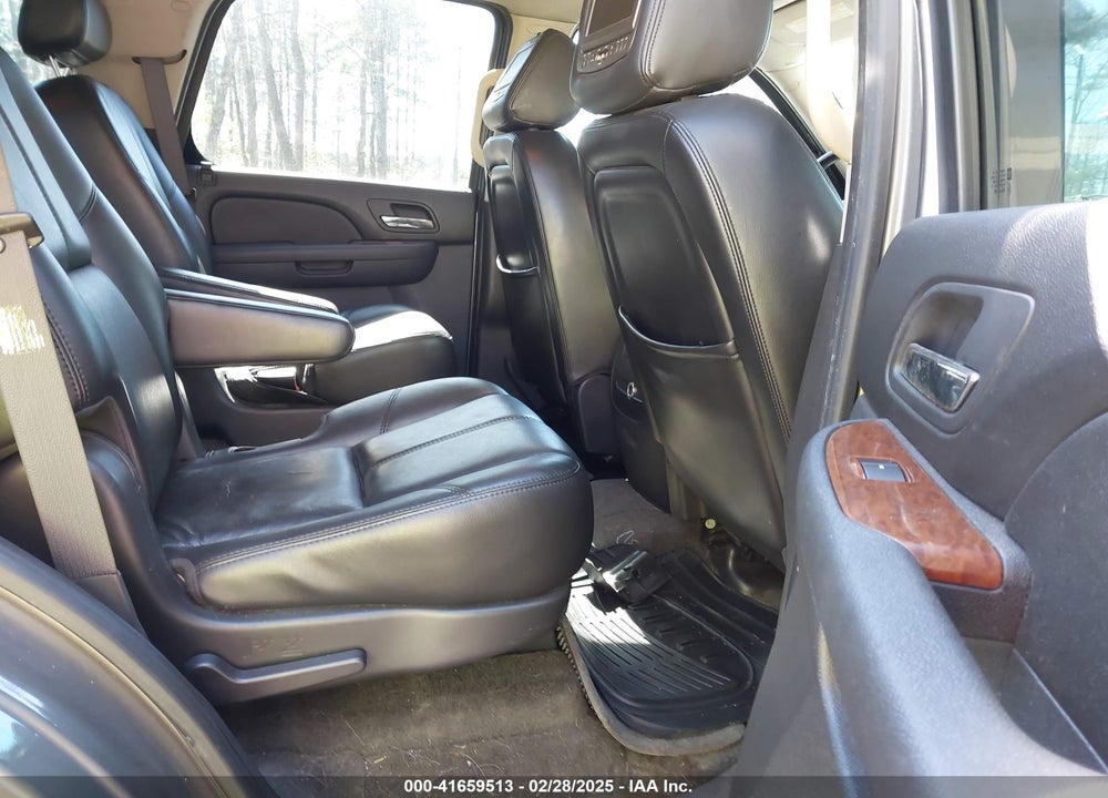 2007 GMC YUKON VIN: 1GKFC13047J120430