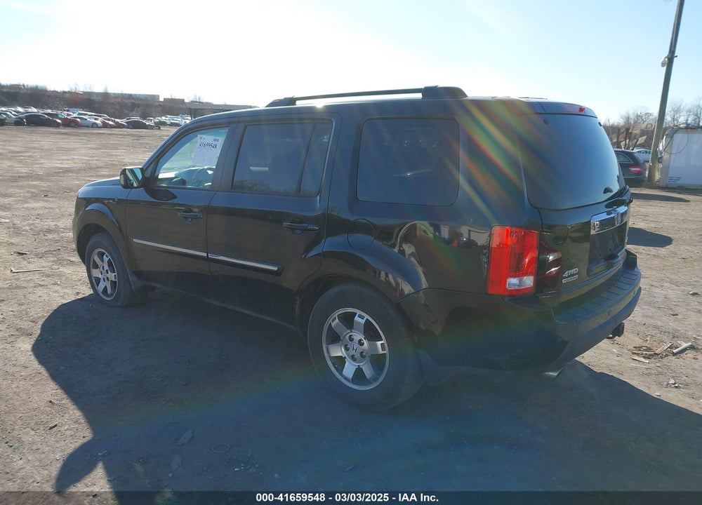 2011 HONDA PILOT TOURING VIN: 5FNYF4H96BB027428