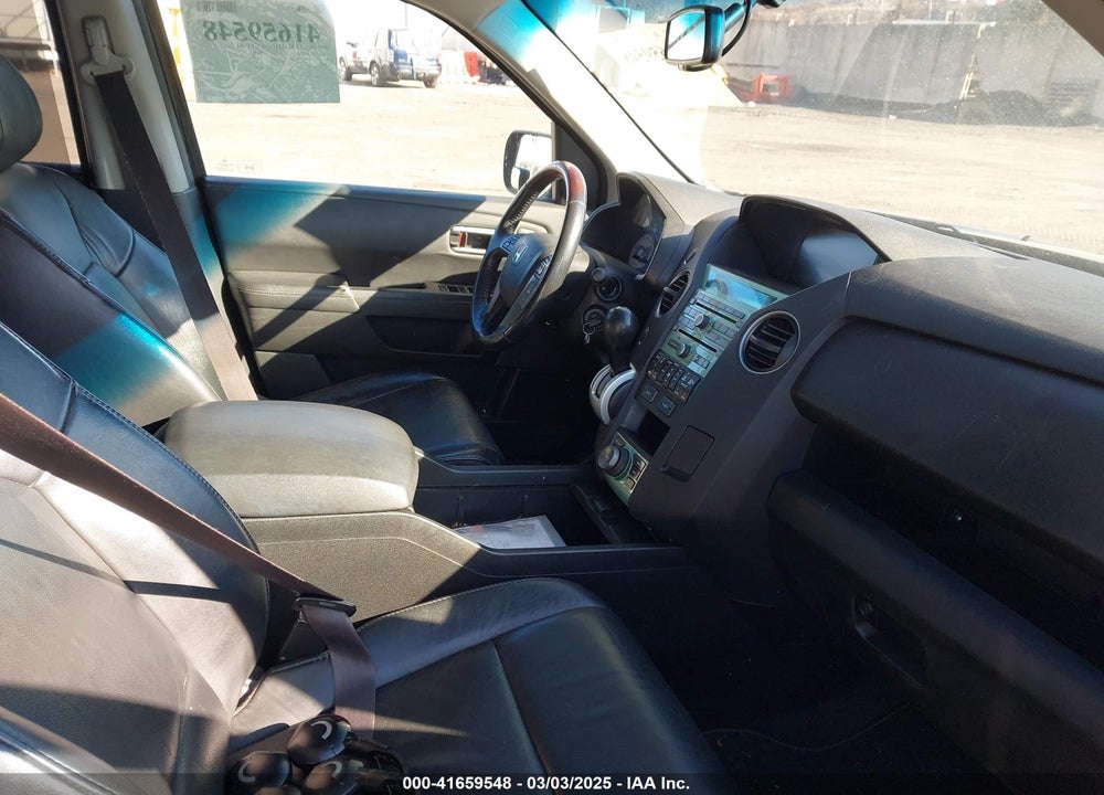 2011 HONDA PILOT TOURING VIN: 5FNYF4H96BB027428