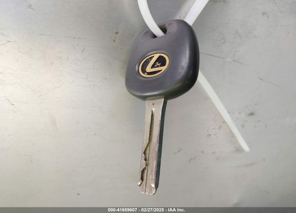 2005 LEXUS ES 330 VIN: JTHBA30G655132192