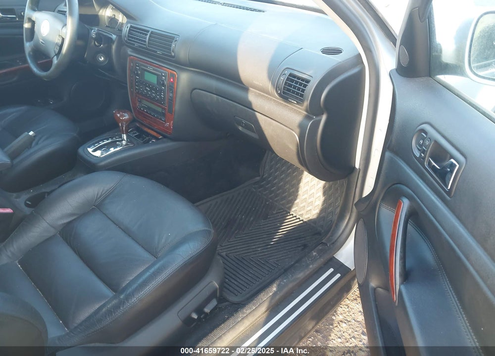 2004 VOLKSWAGEN PASSAT VIN: WVWRH63B34P057015