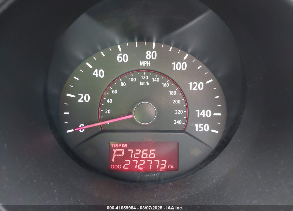 2011 KIA SORENTO VIN: 5XYKT3A15BG004695